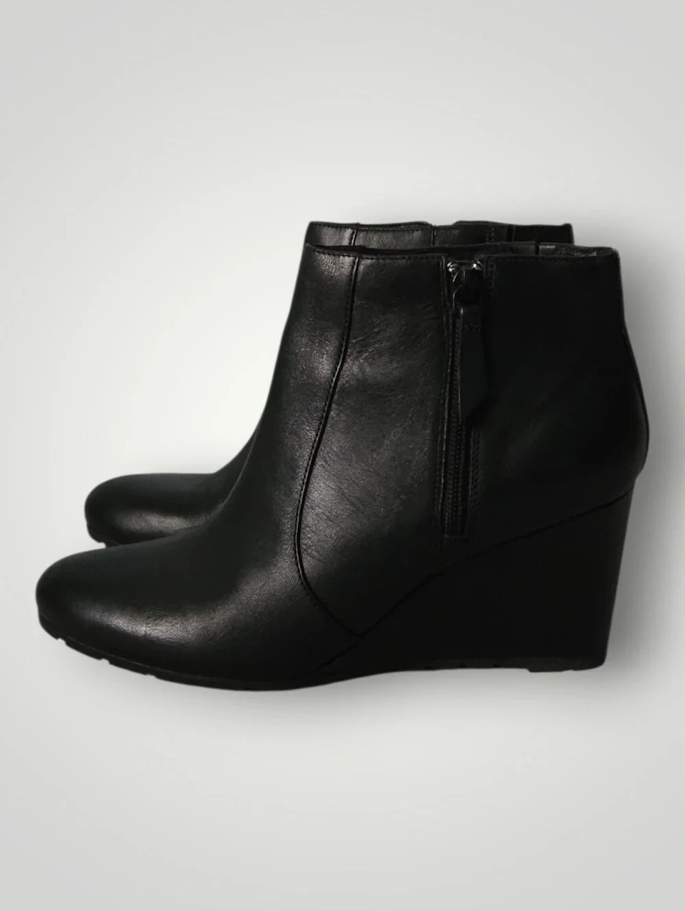 Clarks‎ Artisan 66436 Womens 9M Black Leather Wedge Ankle Boots Booties Side Zip